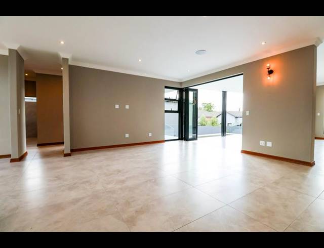 5 BEDROOM HOUSE FOR SALE IN COPPERLEAF ESTATE